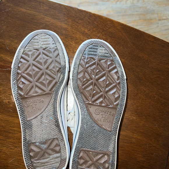 White low top Converse - Picture 4 of 4